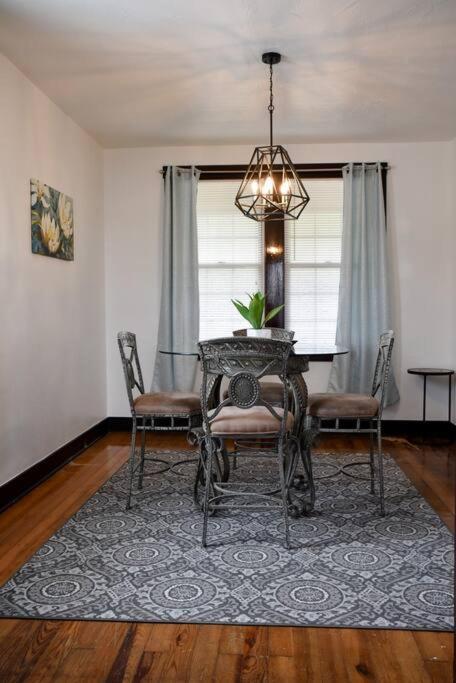 Beautiful 3 Bedroom Home Cozy Front And Back Porch Munhall Eksteriør bilde