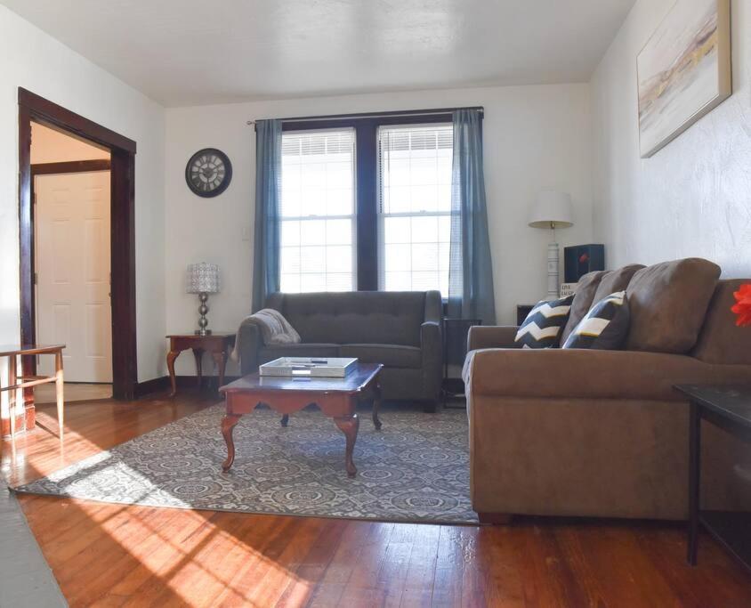Beautiful 3 Bedroom Home Cozy Front And Back Porch Munhall Eksteriør bilde