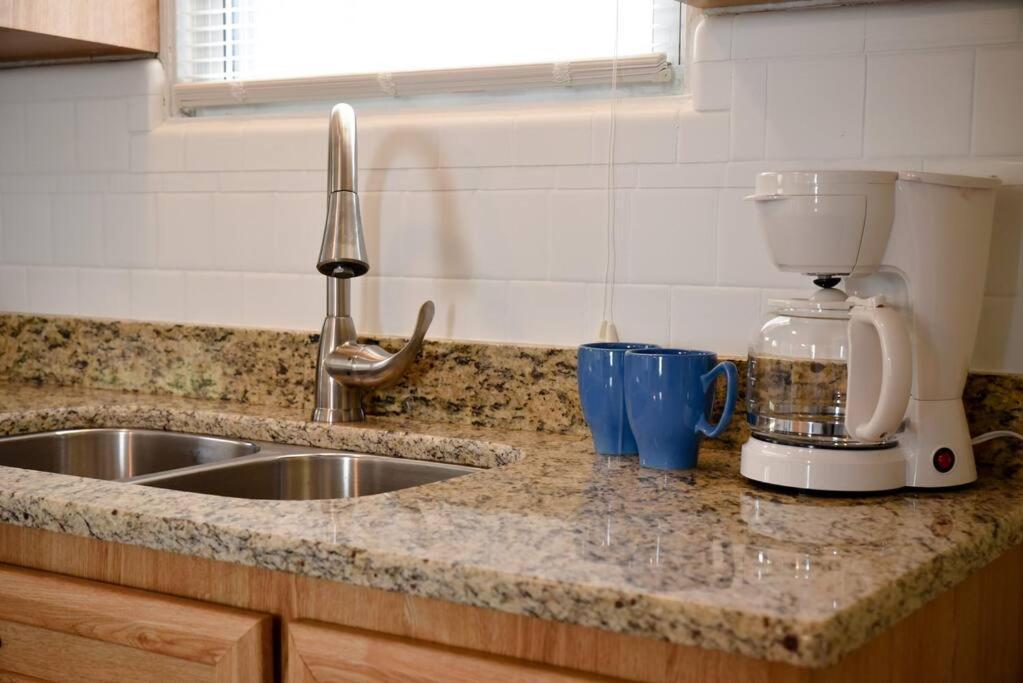 Beautiful 3 Bedroom Home Cozy Front And Back Porch Munhall Eksteriør bilde