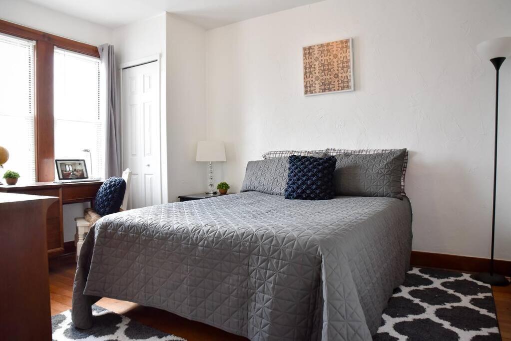 Beautiful 3 Bedroom Home Cozy Front And Back Porch Munhall Eksteriør bilde