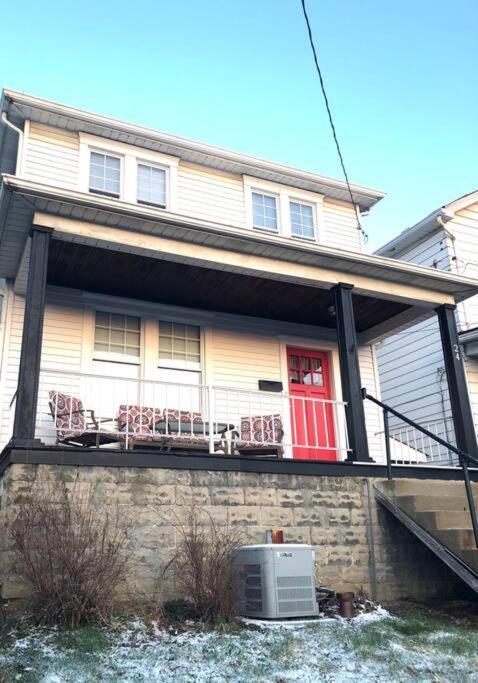 Beautiful 3 Bedroom Home Cozy Front And Back Porch Munhall Eksteriør bilde