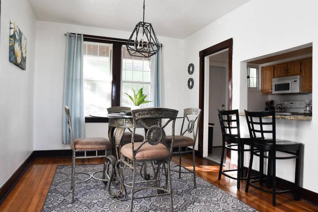 Beautiful 3 Bedroom Home Cozy Front And Back Porch Munhall Eksteriør bilde