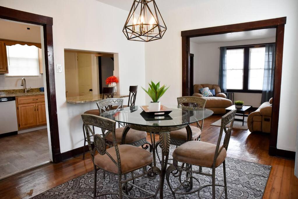 Beautiful 3 Bedroom Home Cozy Front And Back Porch Munhall Eksteriør bilde