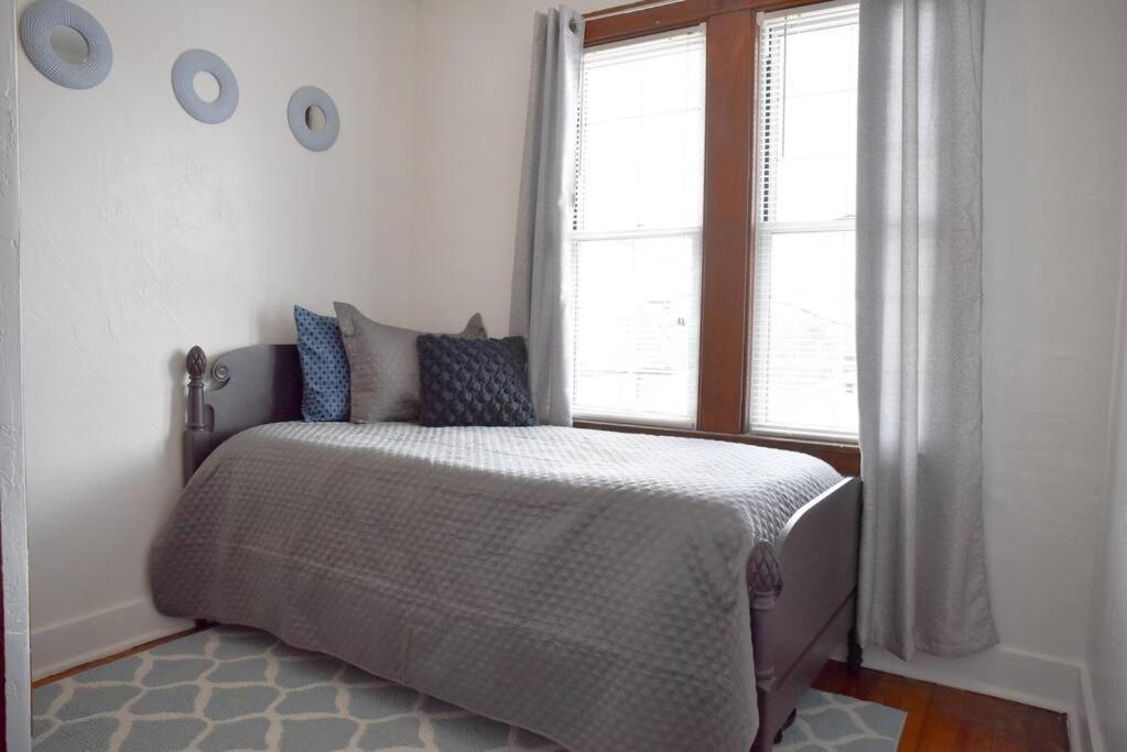 Beautiful 3 Bedroom Home Cozy Front And Back Porch Munhall Eksteriør bilde